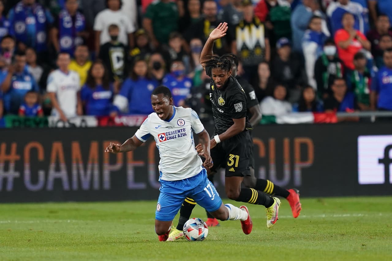 Los estadounidenses le ganan una nueva batalla a los mexicanos y con un marcador de 2-0 a favor Columbus Crew vence a Cruz Azul y se coronan dentro de la Campeones Cup.