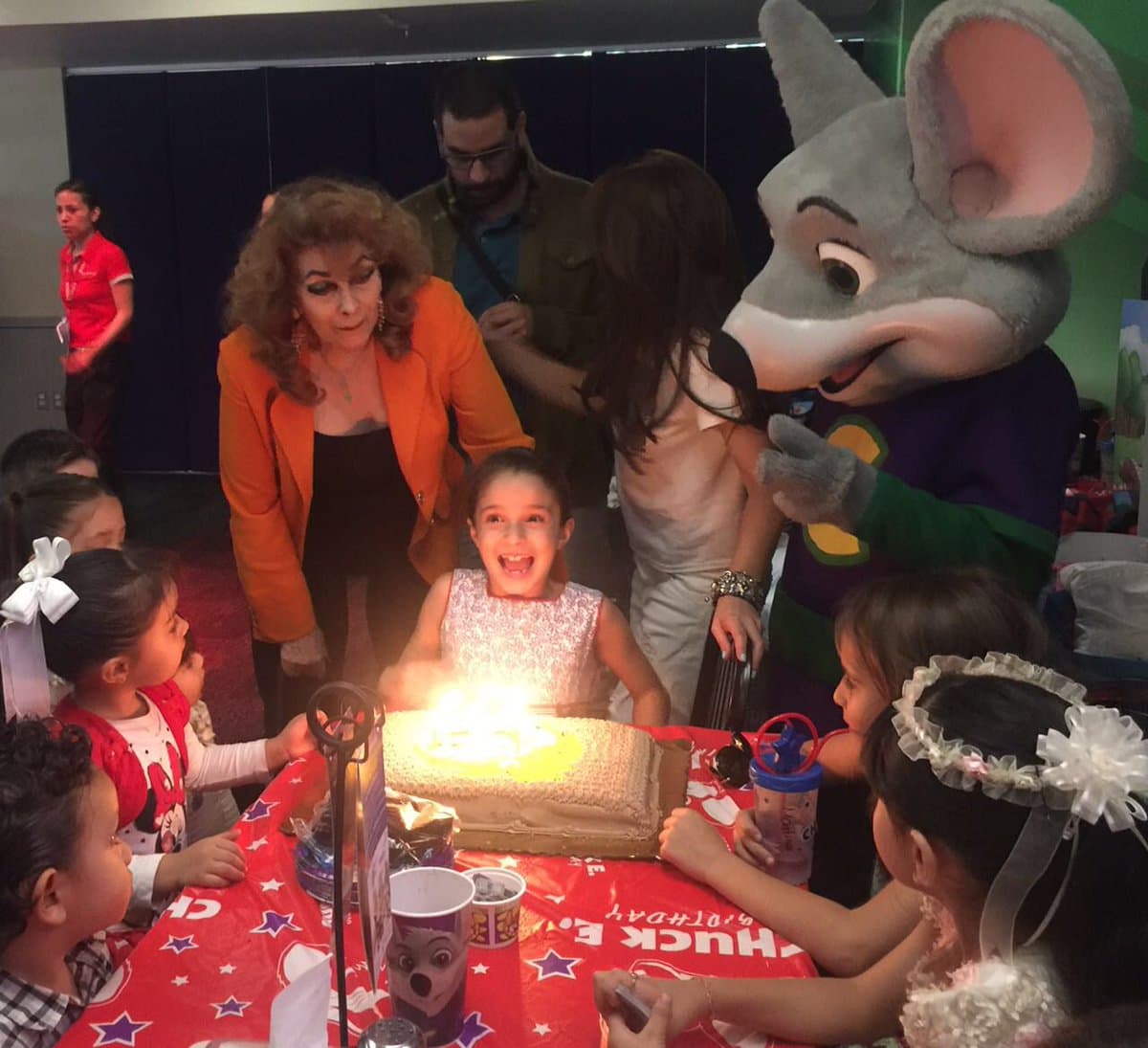 Este también fue uno de los festejos número 8 de María Itatí. En la foto que compartió la actriz, pidió festejar la vida a diario, esto acompañado de este momento tan íntimo de
<b><a href="http://www.univision.com/temas/itati-cantoral">Cantoral</a></b>.