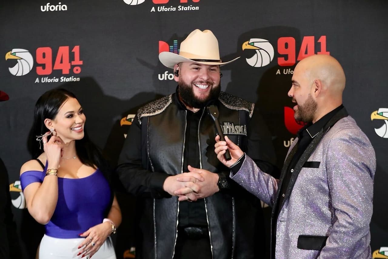 Tras bambalinas, los locutores lograron platicar con algunos de los artistas invitados y 
<b>El Fantasma</b>, sin duda, fue uno de ellos.