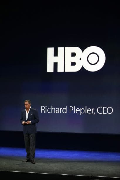 <h3 class="cms-H3-H3">HBO</h3>
<br>En 2013, el presentador de la empresa Bill Maher hizo un monólogo en el que se burlaba de Trump por difundir teorías de conspiración sin fundamento sobre el lugar de nacimiento de Barack Obama. Maher ofreció donar 5,000,000 de dólares a organizaciones benéficas si Trump presentaba un certificado de nacimiento en el que demostrara que no es el "engendro de su madre teniendo relaciones sexuales con un orangután".
<br>
<br>Trump enfureció y 
<a href="https://twitter.com/realDonaldTrump/status/307726942877147136?ref_src=twsrc%5Etfw%7Ctwcamp%5Etweetembed%7Ctwterm%5E307726942877147136%7Ctwgr%5E&ref_url=https%3A%2F%2Fwww.thedailybeast.com%2Fthe-long-list-of-things-president-trump-wants-to-boycott-from-oreos-to-goodyear-tires-and-apple-products" target="_blank">publicó en su cuenta de Twitter</a> que: "¡Todo el mundo debería cancelar HBO hasta que despidan al tonto Bill Maher!".
<br>