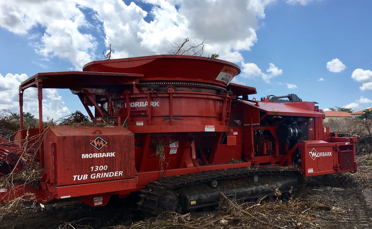 Esta trituradora de tolva Caterpillar pesa 20 toneladas y mide 60 pies. Foto: David Adams.
