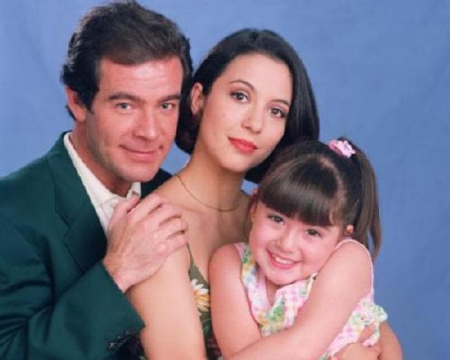 Su primera telenovela fue en '
<b>Una luz en el camino</b>', historia que protagonizaron Guillermo Capetillo y Verónica Merchant en 1998.