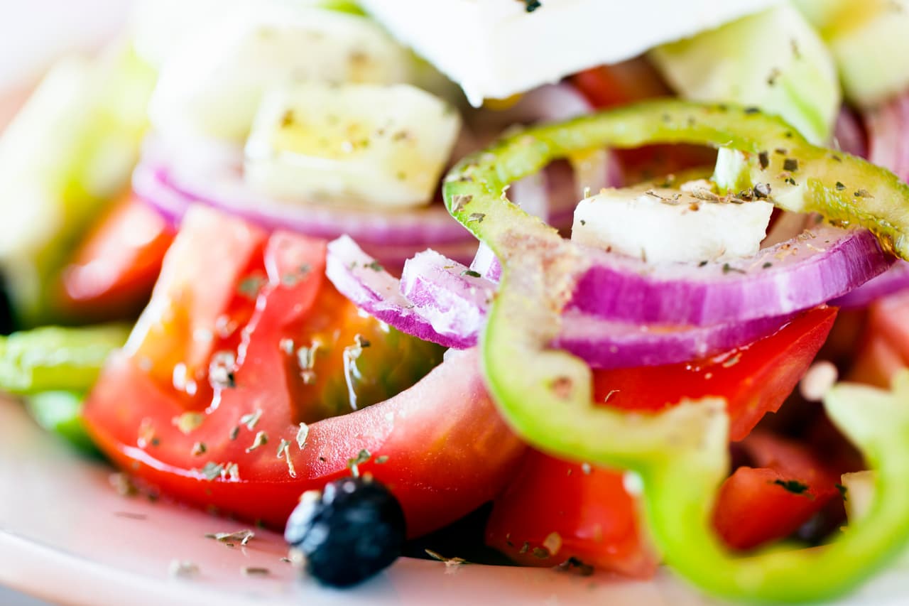 Menos azúcar. Los investigadores aseguran que los alimentos libres de almidón tienen cargas glucémicas más bajas, por ende, producen menos picos de azúcar en sangre (o más pequeños) luego de ser consumidos. Esto ayuda a controlar el apetito.