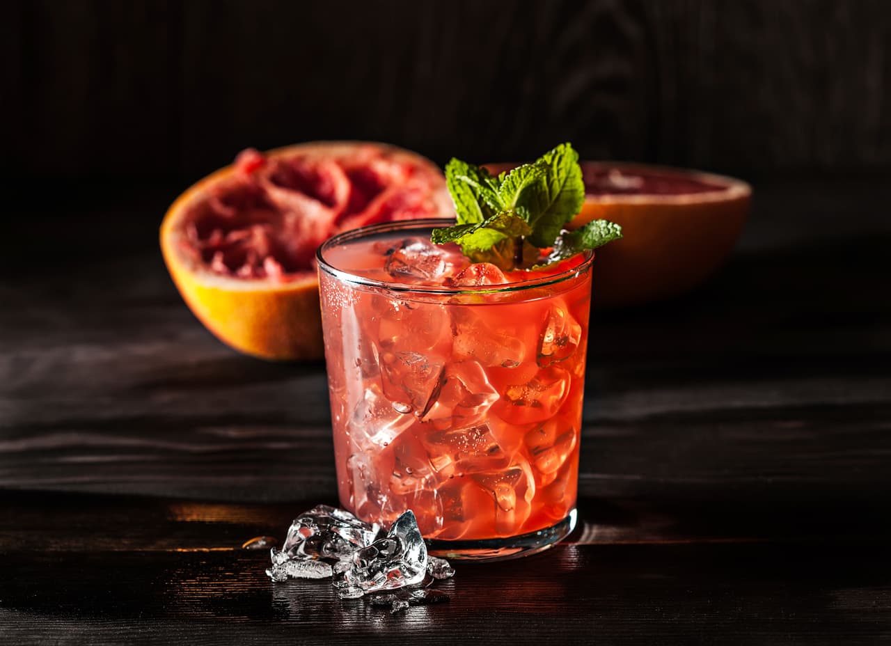 Toronja. Sus antioxidantes ayudan a reducir la inflamación del sobrepeso y a mejorar la resistencia de la insulina. “Aporta vitamina C, magnesio, potasio y fibra”, señaló Malena Perdomo, dietista registrada y profesora de Nutrición en la Universidad Metropolitana de Denver.