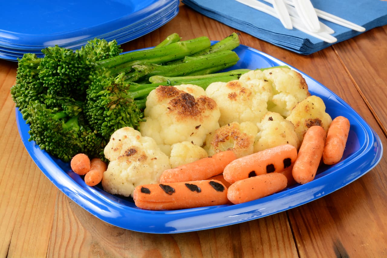 ¿Los más recomendados? Bayas, manzanas, peras, tofu, soya, crucíferos (col, brócoli, coliflor, rábanos o coles de Bruselas) y vegetales de hoja verde.