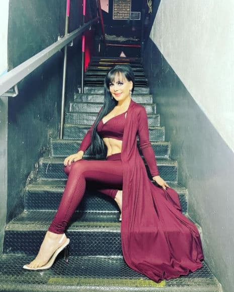 <b>Maribel Guardia</b>
<br>Tampoco puede faltar la actriz y cantante mexicana, quien se ha ganado la fama en Internet de lucir “siempre joven y bella”. Y es que en Instagram Maribel es ferviente defensora del cuidado del cuerpo para mantenerse así de conservada: “Cuida tu cuerpo como si fueras a vivir por siempre, cuida tu alma como si fueras a morir mañana”.