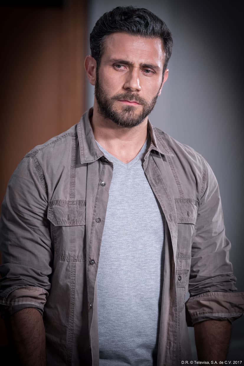 En la categoría Mejor actor estelar se encuentra Carlos Ferro, quien ha demostrado que 'Santiago' puede ser el hombre más tierno pero también el más explosivo en la telenovela 'Caer en tentación'.