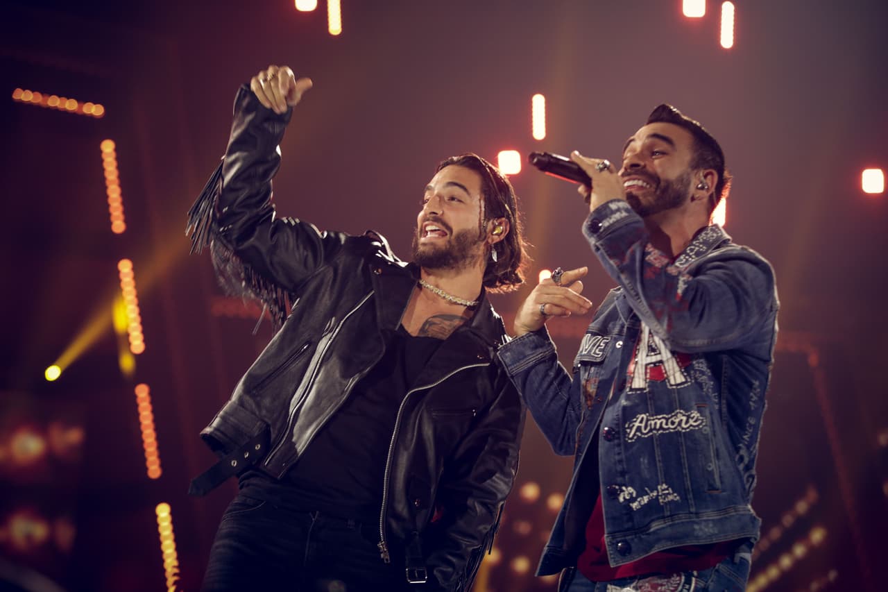 La segunda canción fue 'Bella', que interpretó acompañado por su compatriota colombiano Wolfine.