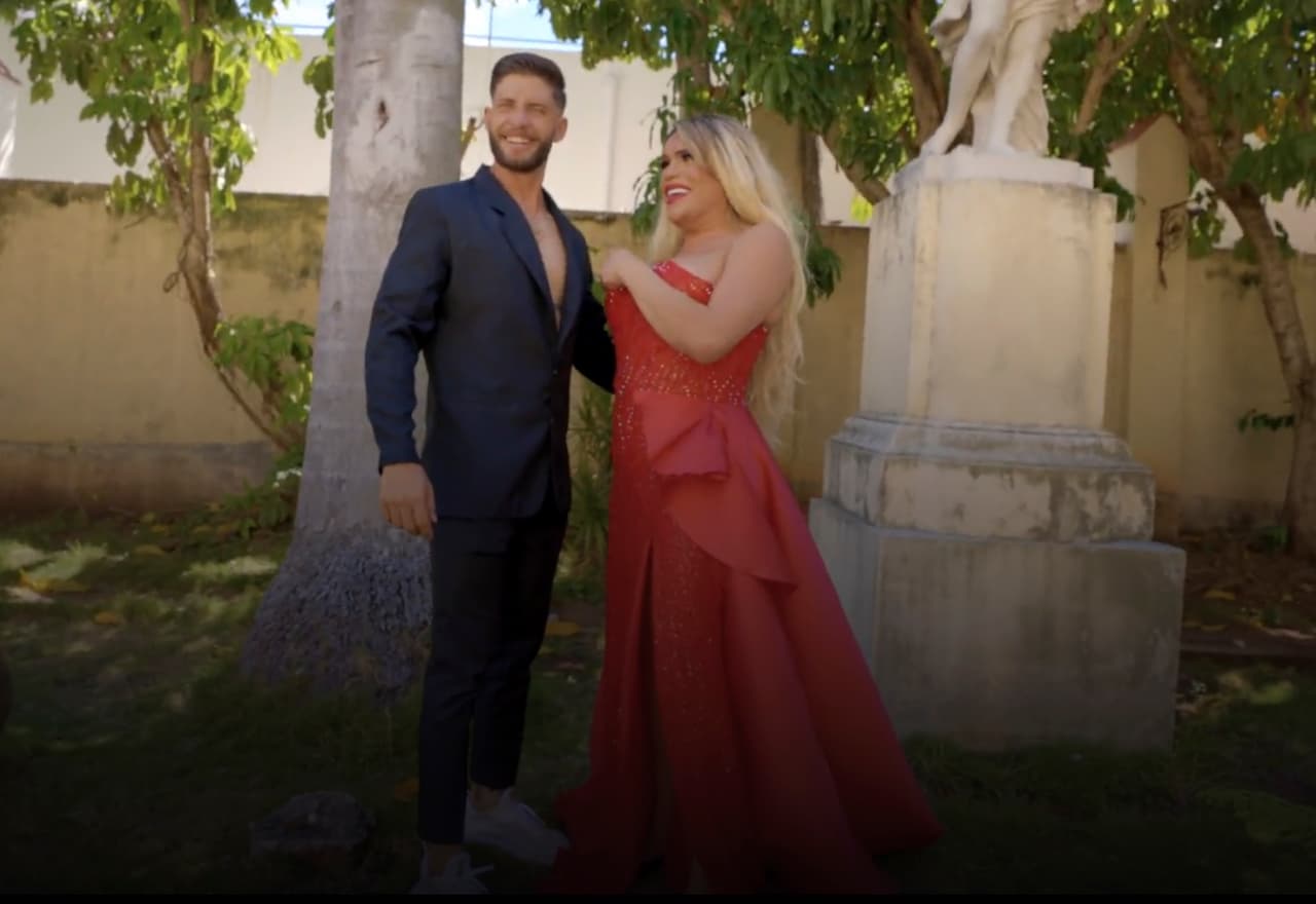 Wendy con modelo en su videoclip