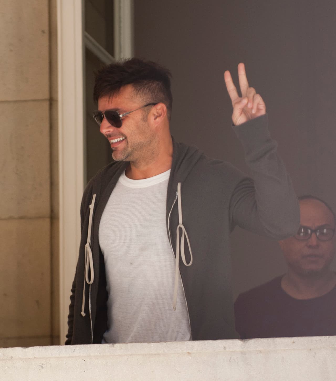 Entró a su hotel, pero no podía olvidarse de sus seguidores.