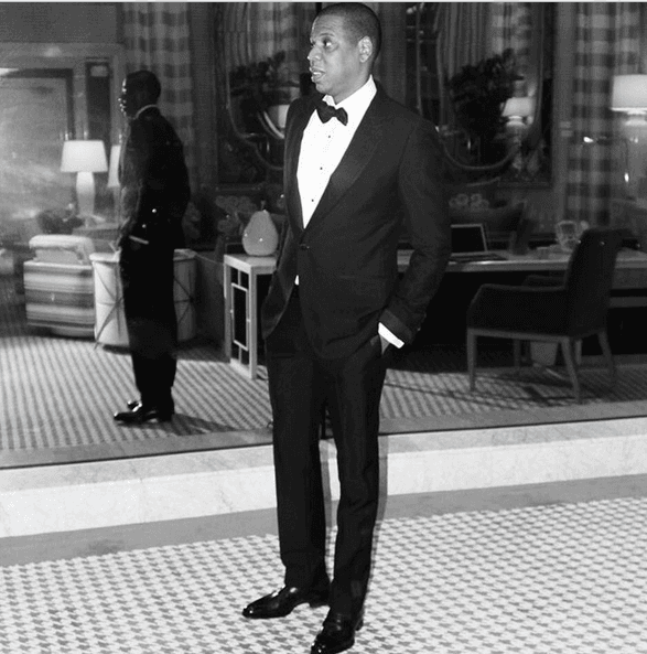 Esta imagen la compartió Beyonce, ¿será que sus festejos incluirán traje de etiqueta?