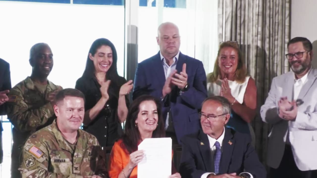 Pinellas y Ejército de EEUU firman plan para proteger costas ante huracanes