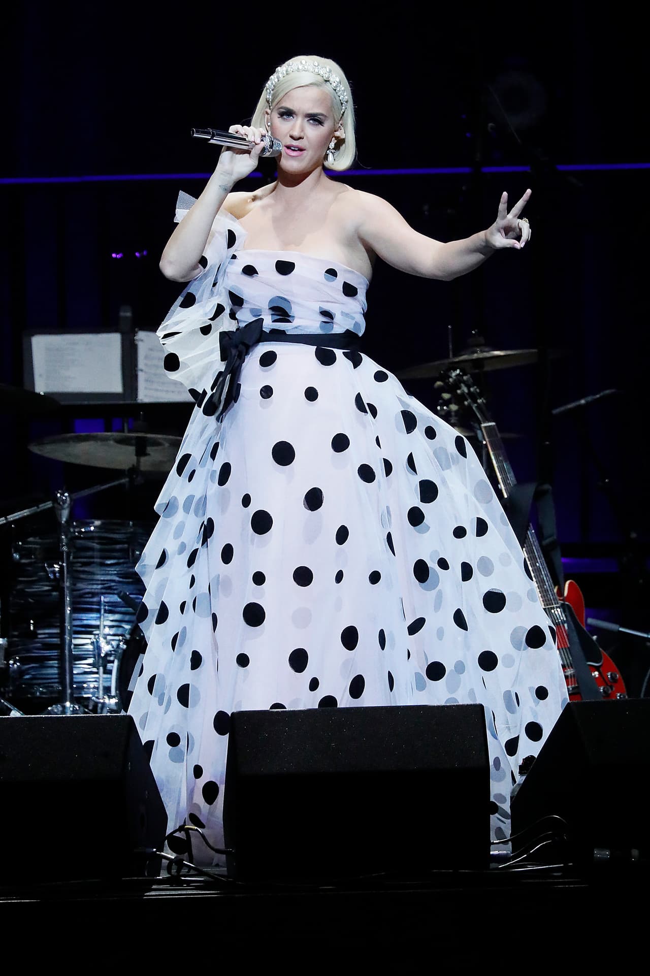 Por medio de una publicación de Instagram, la intérprete de ‘Roar’ compartió con sus seguidores detalles del encuentro que tuvo con el príncipe Carlos y de paso lo felicitó por un año más de vida.