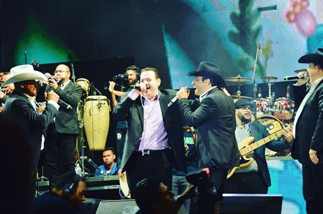 Tan sólo con el disco "Tú ya lo conoces", Preciado logró vender más de 400 mil copias entre México y EEUU.