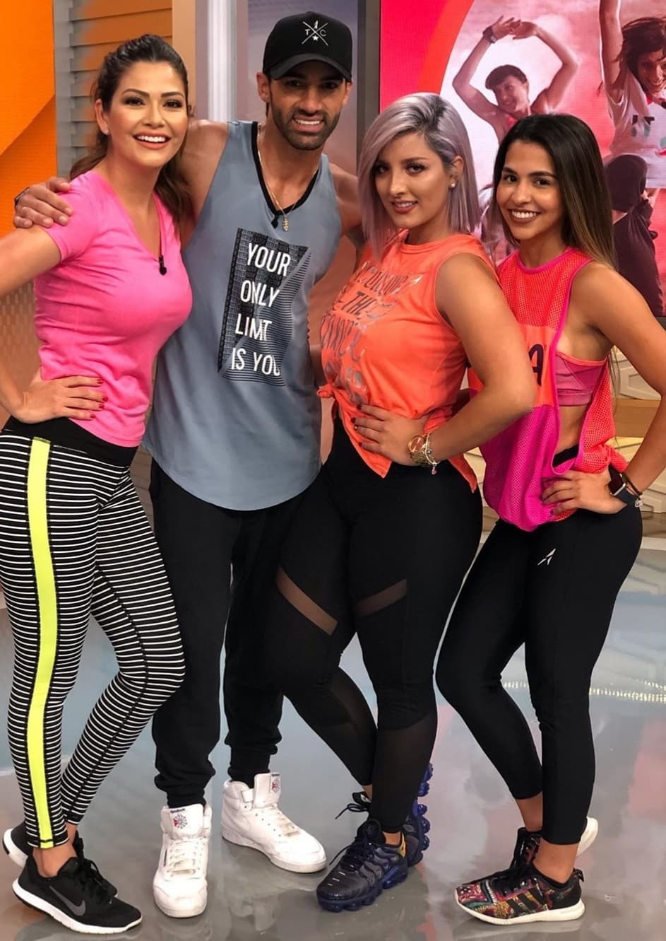 “Ay Toni, hoy me vas a poner a sudar la gota gorda porque a mí se me olvidó todo lo que aprendí en Mira Quién Baila”, expresó Ana Patricia al coreógrafo antes de empezar con la sesión de ejercicio.
<br>