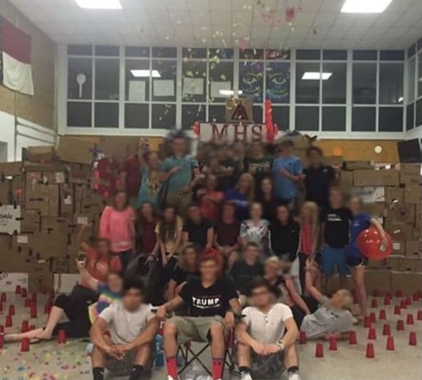 Estudiantes levantan muro como broma pesada en escuela de Carolina del Norte 
