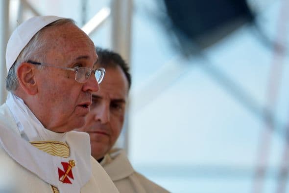 Allí saludó y conversó con los policías que custodian la prisión y sus familiares, así como con los 200 presos, tanto hombres como mujeres, que cumplen condena en este centro.