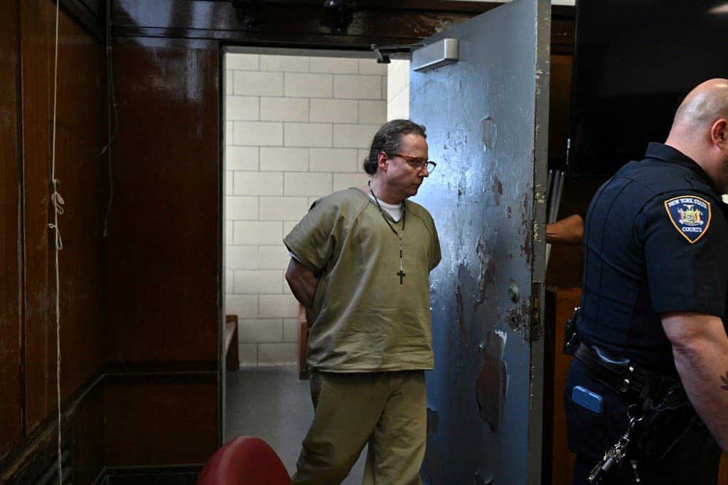 <b>En 2015, Hemphill fue absuelto de cargos por estrangular y amenazar con un cuchillo a su ex novia</b>, tras testificar que la estrangulación fue consensual durante relaciones sexuales.