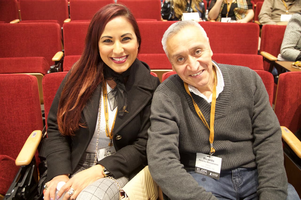 Ely Venegas y Ricardo Manzanares escuchando atentos todo lo que St. Jude aporta a la comunidad.