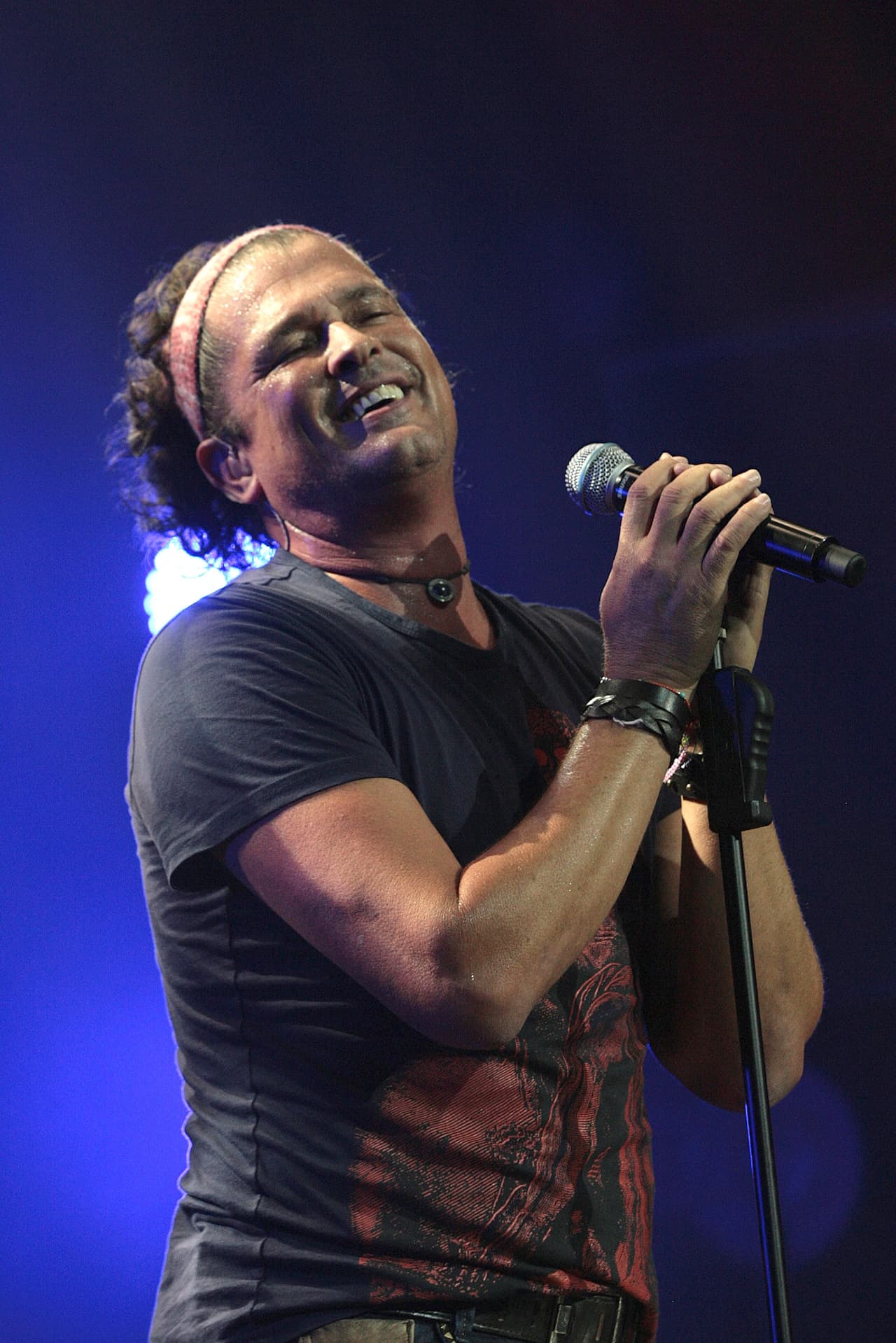 "Quiero casarme contigo, quedarme a tu lado"... Era parte de la letra de la canción 'Volví a Nacer' de Carlos Vives, ganadora en 2013.