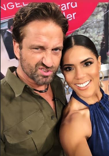 Francisca no podía creer que tuviera una foto más con un artista de la pantalla grande. Hasta gestos pudieron incluir en la 'selfie' de la conductora dominicana.