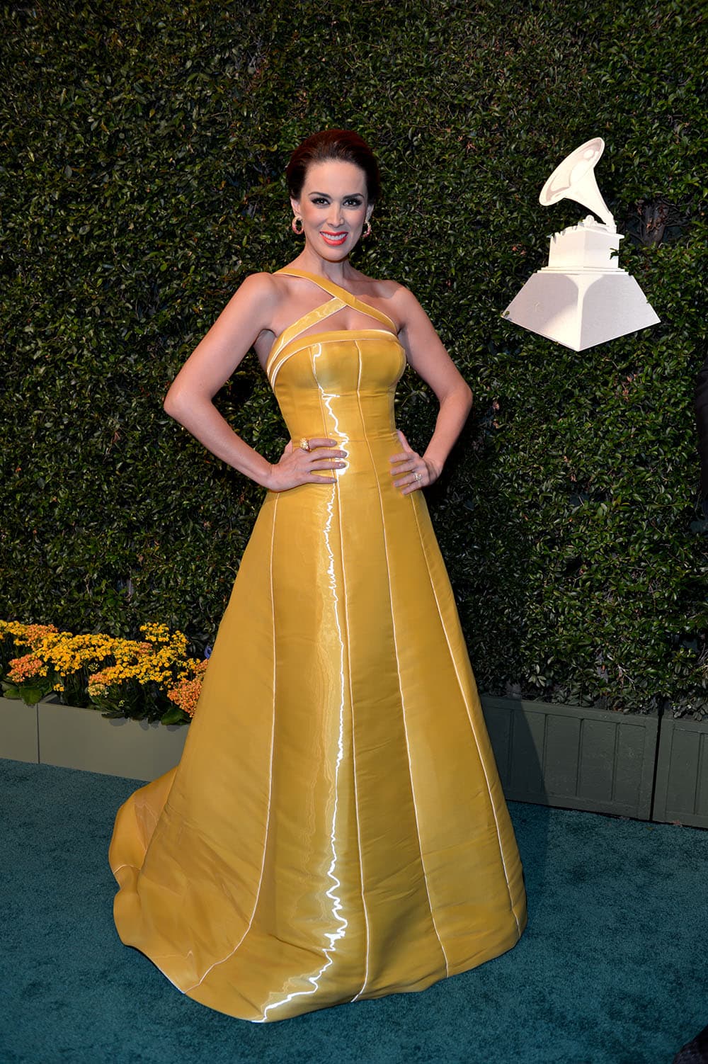 La guapa conductora de Latin GRAMMY sí que se veía como una princesa y se parece a Bella por lo dulce e inteligente.