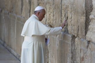 El papa Francisco concluyó en Jerusalén su delicado periplo de tres días por Tierra Santa.