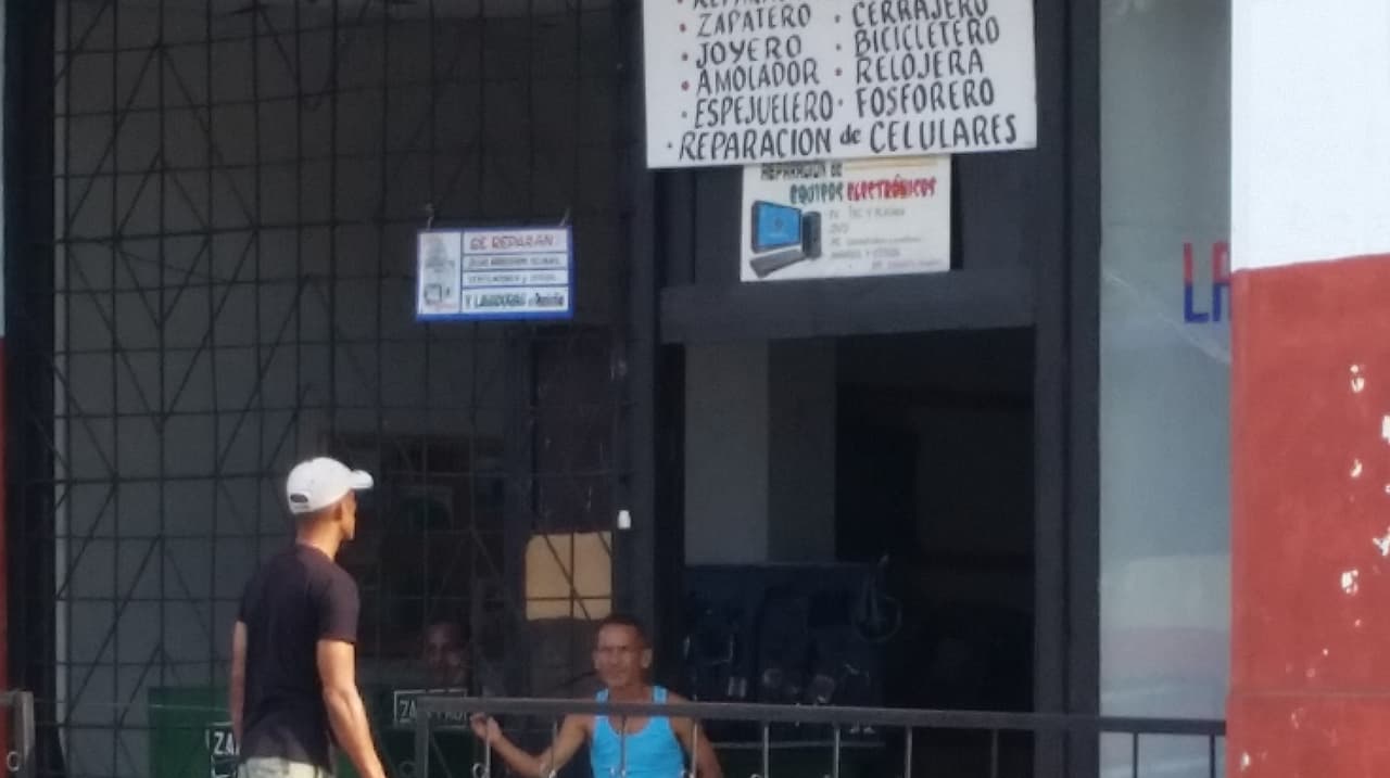 A cooperative market in Marianao where self-employed 'cuentapropistas' are permitted to have an individual stand. Photo taken in 2015.