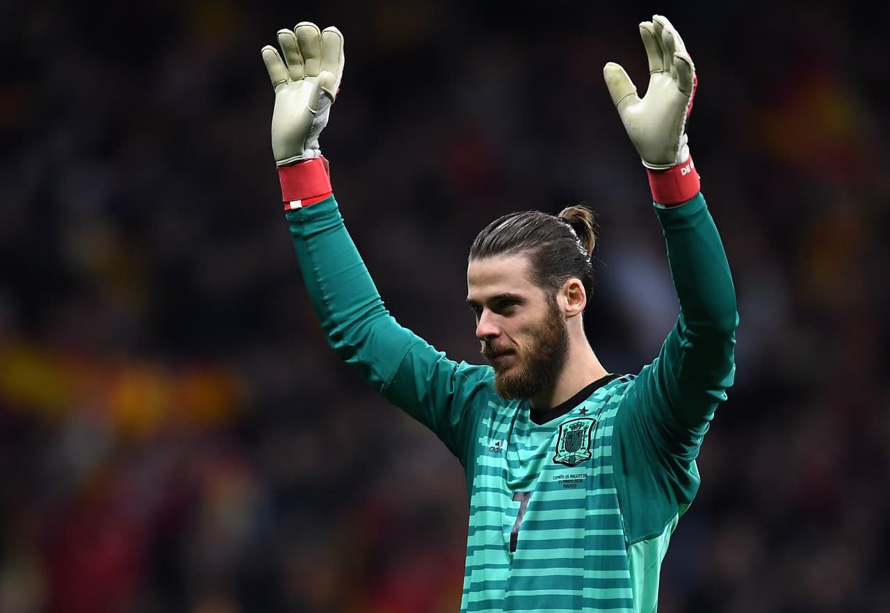 <b>David De Gea</b>:
<b>13.8 millones de dólares</b>. Es el arquero titular de la Selección de España y juega con el Manchester United de Inglaterra.
