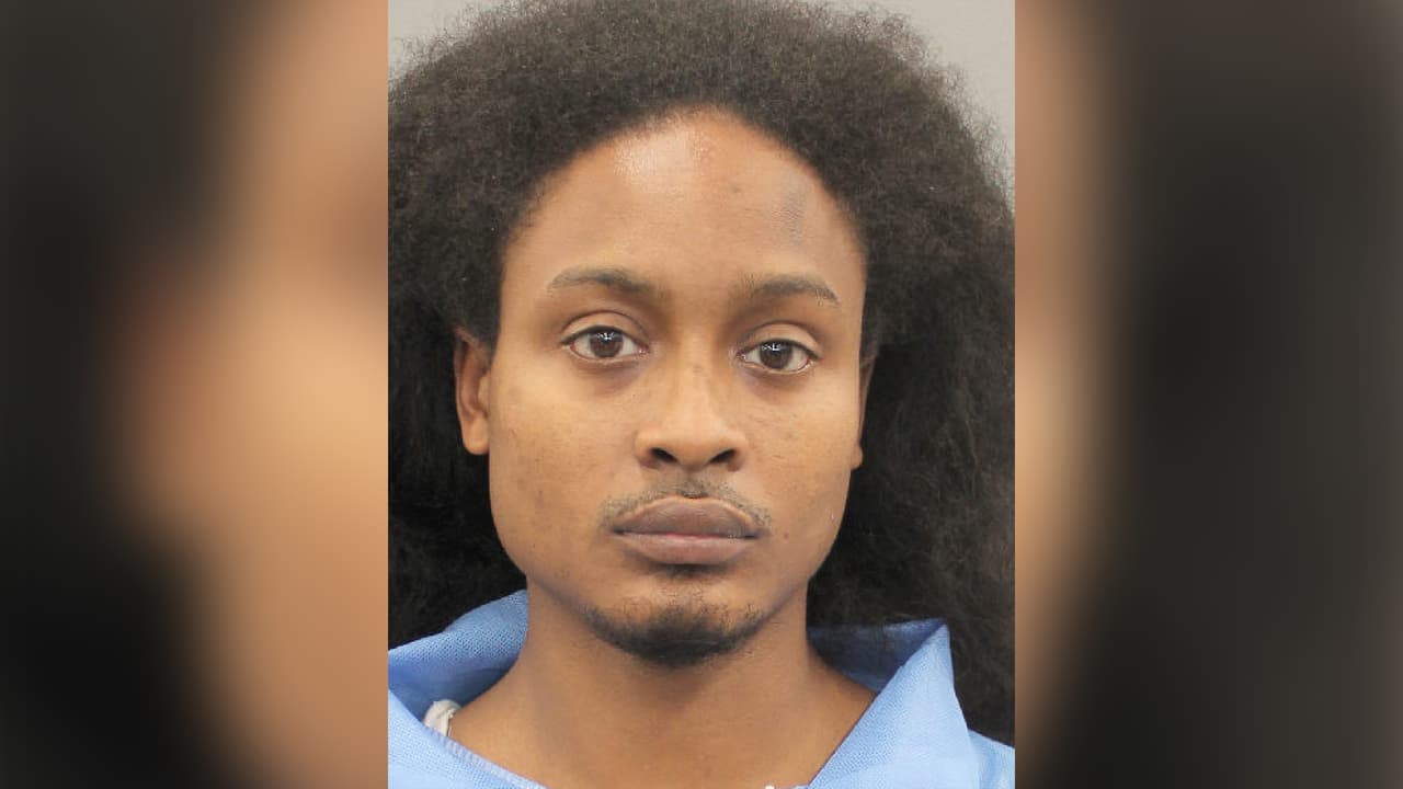 Por su parte, Markel Dorsey, de 31, es el padre de los niños y se le fijó una fianza de $2,500 por evasión de arresto y $25,000 por violar una orden de protección que tenía en el pasado.