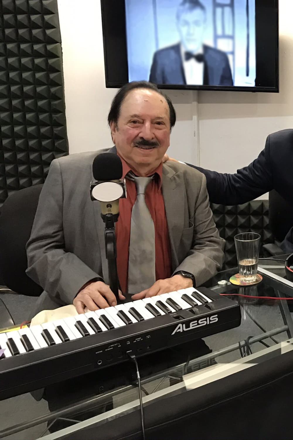 Arturo Castro, fundador, cantante y compositor de Los Hermanos Castro, falleció el 13 de marzo.