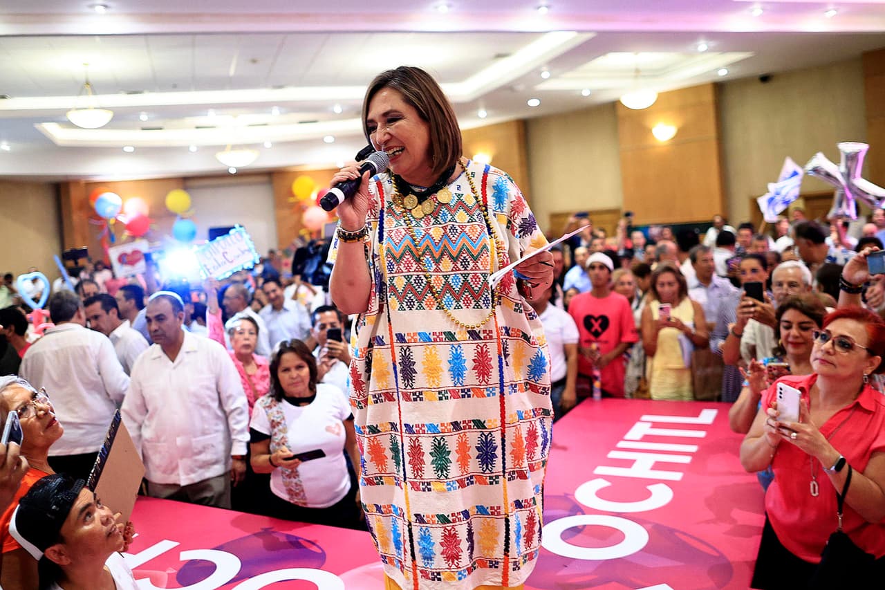 "Si Xóchitl quiere ganar la presidencia, solo le queda la opción atómica y romper con los dos partidos".