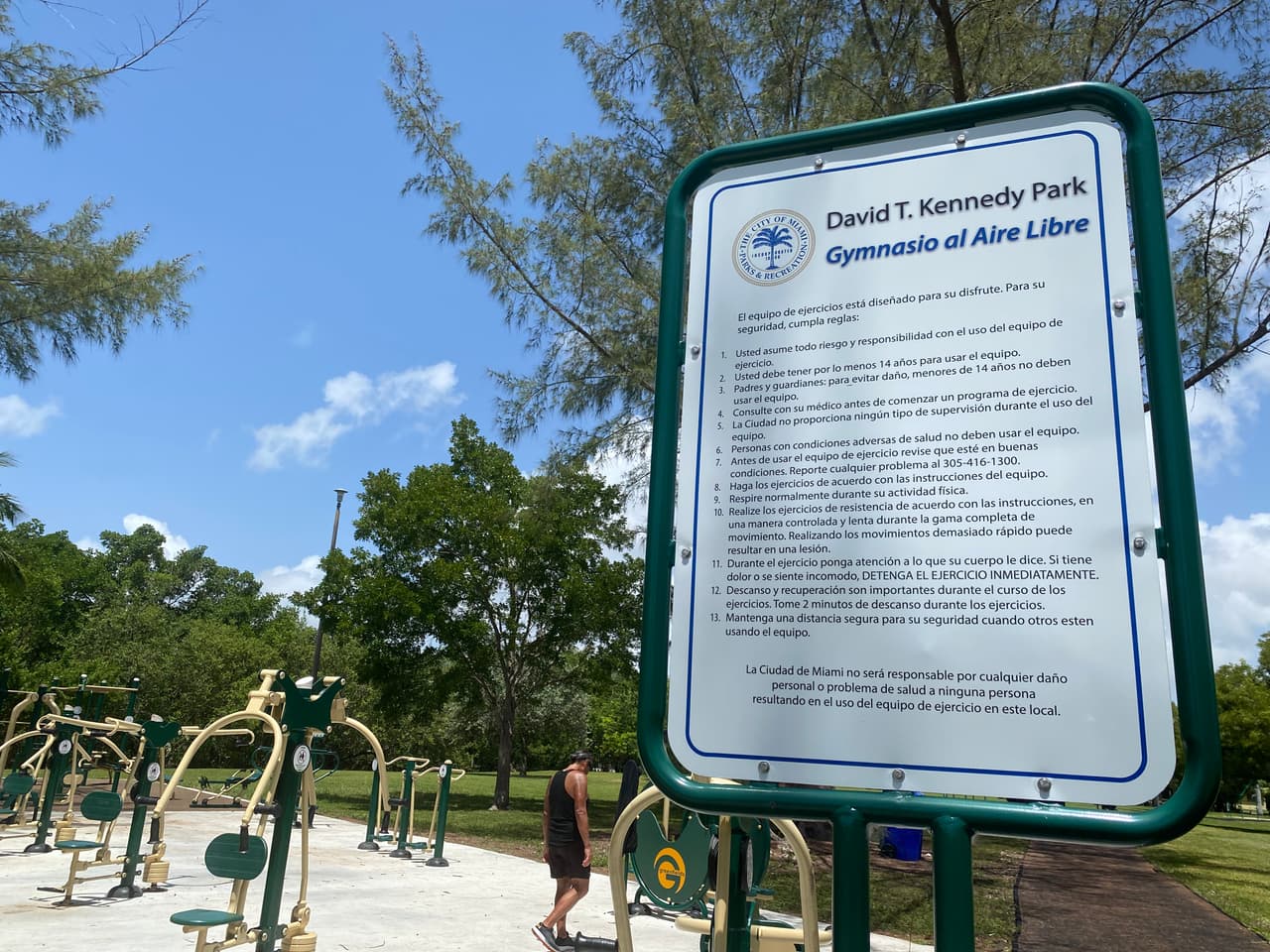 Dentro del parque David T. Kennedy hay un área con máquinas para hacer ejercicio.
<br>