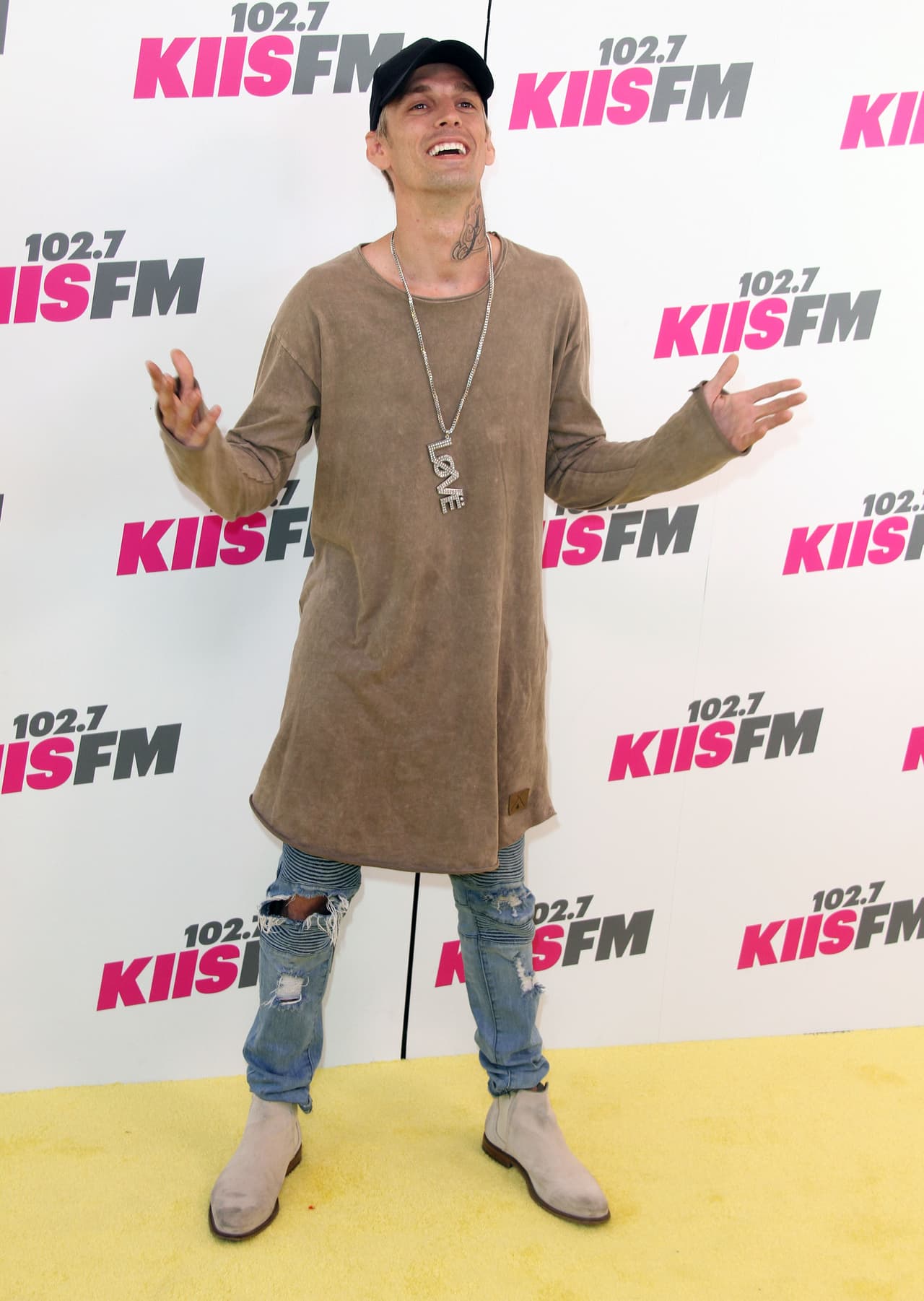 También publicó un mensaje que invita a no hacer montañas a partir de algo pequeño.