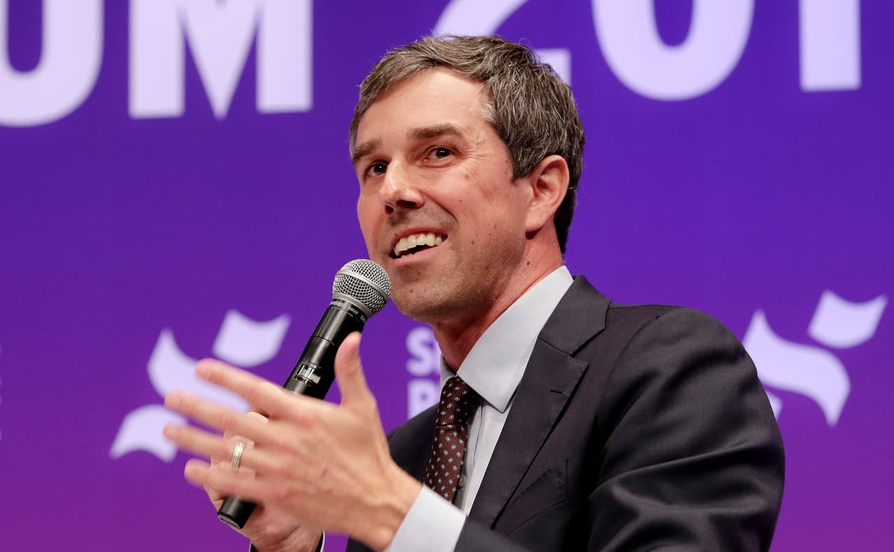 El excongresista Beto O'Rourke también participó en el foro.