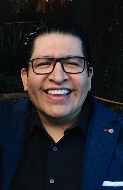 A través de su espacio en el diario 
<b><a href="https://heraldodemexico.com.mx/opinion/sara-corrales-sabina-protagonista-telenovela-televisa-giselle-gonzalez-cuna-de-lobos-sin-lisonja-alex-kaffie/" target="_blank">El Heraldo de México</a></b>, Kaffie aseguró que Favela no quedó como protagonista de la nueva telenovela que producirá Ignacio Sada para Televisa. 
<br>