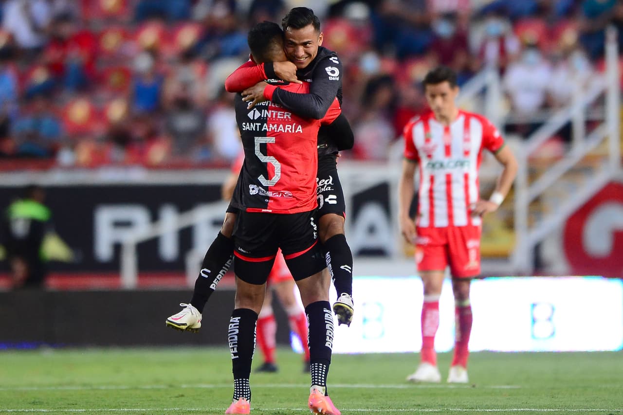 Atlas no se toca el corazón y golean 1-5 a un débil Necaxa. Los Zorros toman el quinto de lugar de manera momentánea y Necaxa volverá a dormir en la última plaza del torneo.