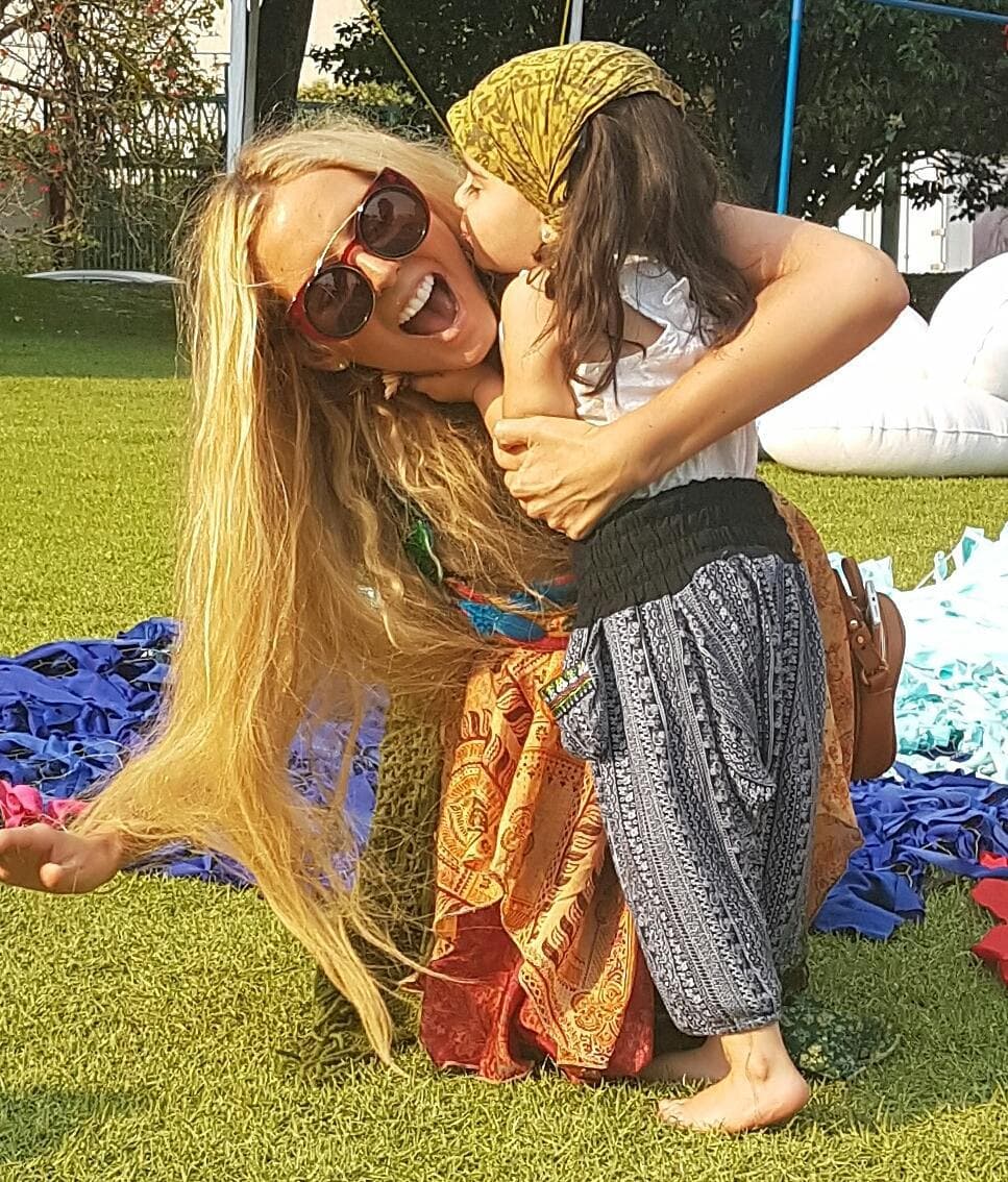 "Hoy y siempre quiero que sonrías, porque hay muchas cosas que agradecerle a Dios. ¡Que este año más en tu vida sea muy bendecido! ¡Gracias Siempre! ¡Gracias por existir! ¡Pero sobre todo Gracias a Dios por la bendición que para mí es tu vida!".
<br>