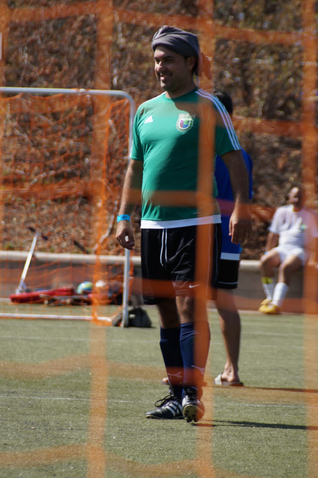 Los talentosos miembros de Univision Los Angeles festejaron junto a la comunidad y lucieron sus hazañas futboleras en la cancha de juego.