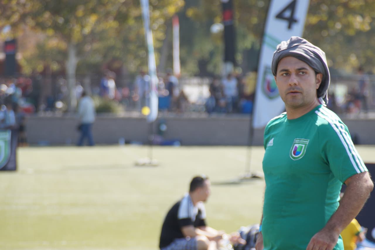 Los talentosos miembros de Univision Los Angeles festejaron junto a la comunidad y lucieron sus hazañas futboleras en la cancha de juego.