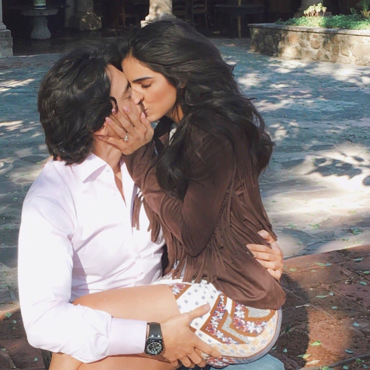 La pareja decidió casarse en una hacienda en Querétaro, en donde compartieron con más de 200 personas una noche llena de magia y mucho amor.