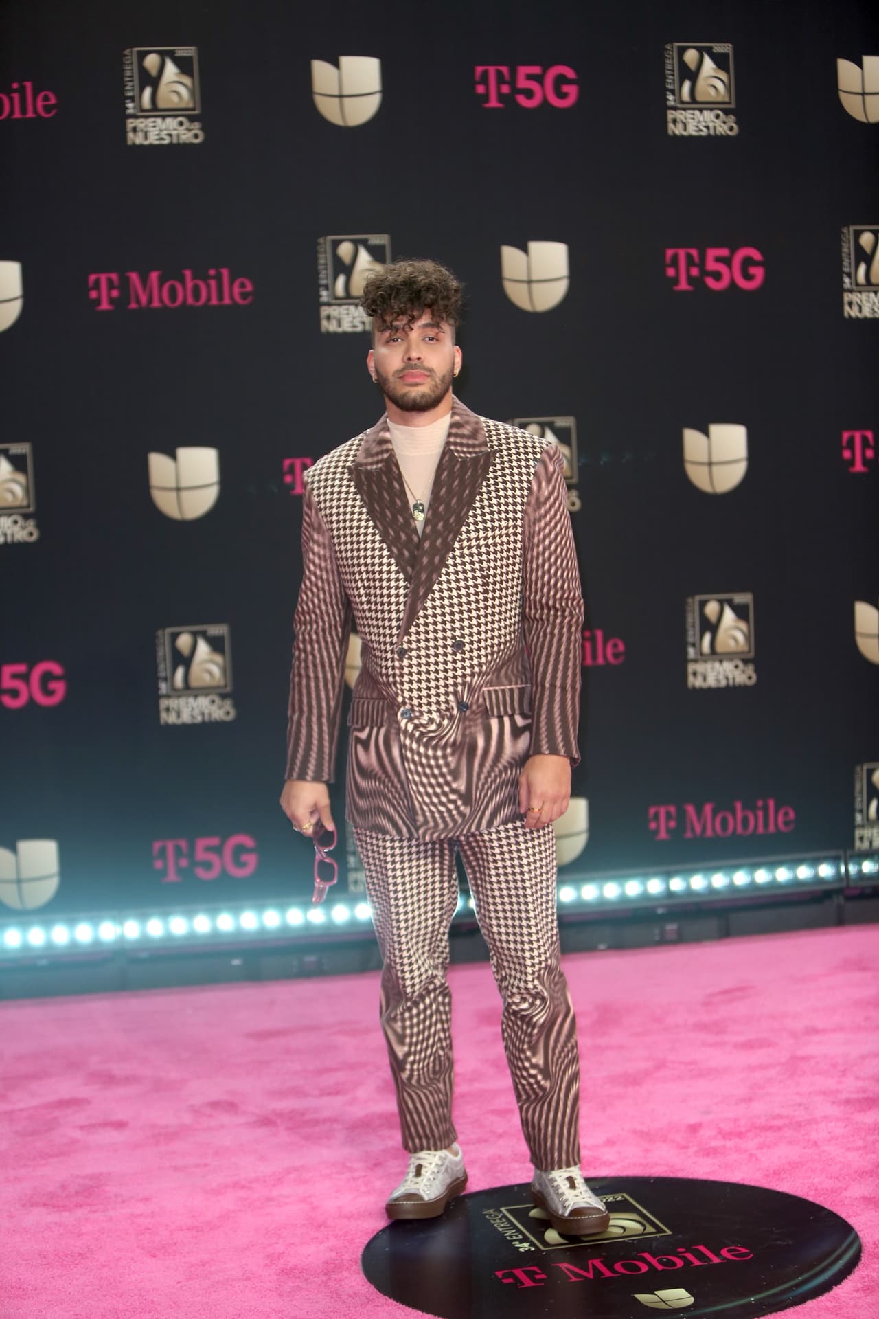 Fue en el primero de ellos en el que se incluyó la canción ‘Darte Un Beso’, que ha sido uno de sus mayores éxitos hasta la fecha y alcanzó el primer lugar en la lista Hot Latin Songs de Billboard.