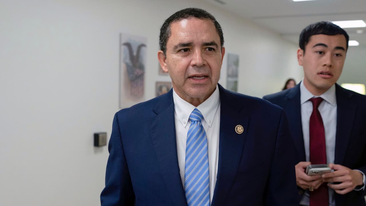 <h2 class="cms-H2-H2">Henry Cuéllar, demócrata, representante del distrito 28</h2>
<br>
<br>"Mis pensamientos y oraciones están con el expresidente Donald Trump, su familia y quienes asistieron a la manifestación. La violencia política no tiene cabida en nuestro país. Gracias al Servicio Secreto, las fuerzas del orden y los socorristas por su trabajo fundamental durante este momento difícil."