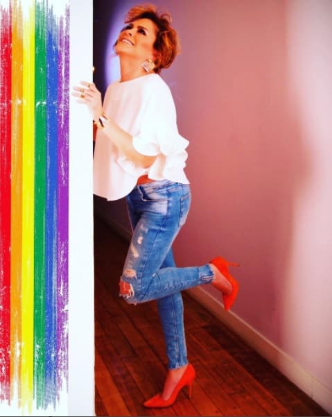 La periodista mexicana Mara Patricia Castañeda mostró su apoyo y escribió en su cuenta de Twitter el siguiente mensaje: "Me siento orgullosa que la variedad en el amor sea lo que nos hace más grandes y fuertes... ¡a disfrutar y respetar estos días y siempre!".