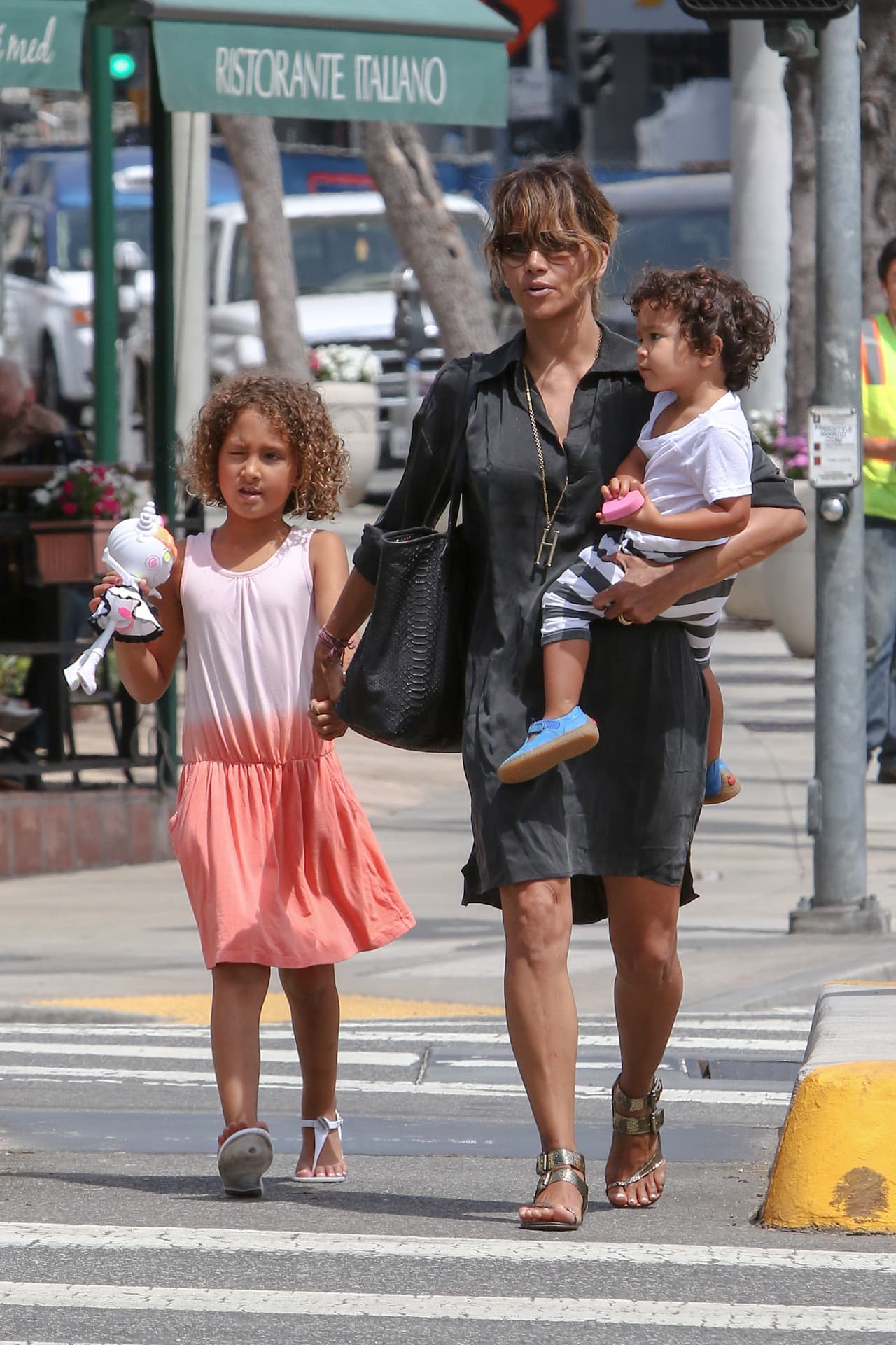 Es un 'lunch date' para la actriz y sus adorados hijos.