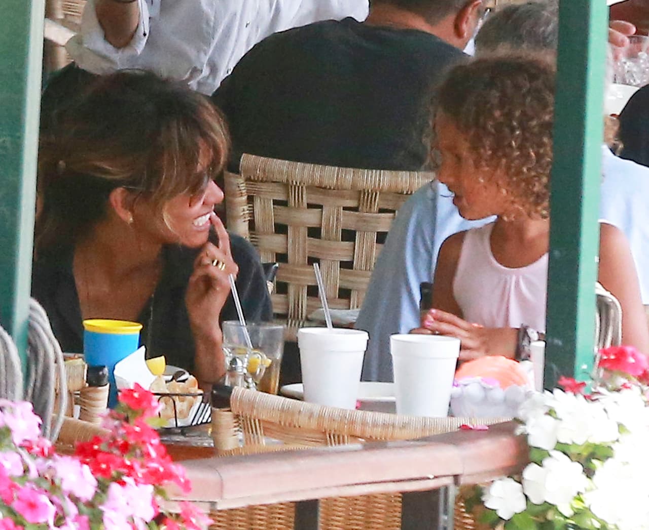 También bromeó un poco con Nahla.