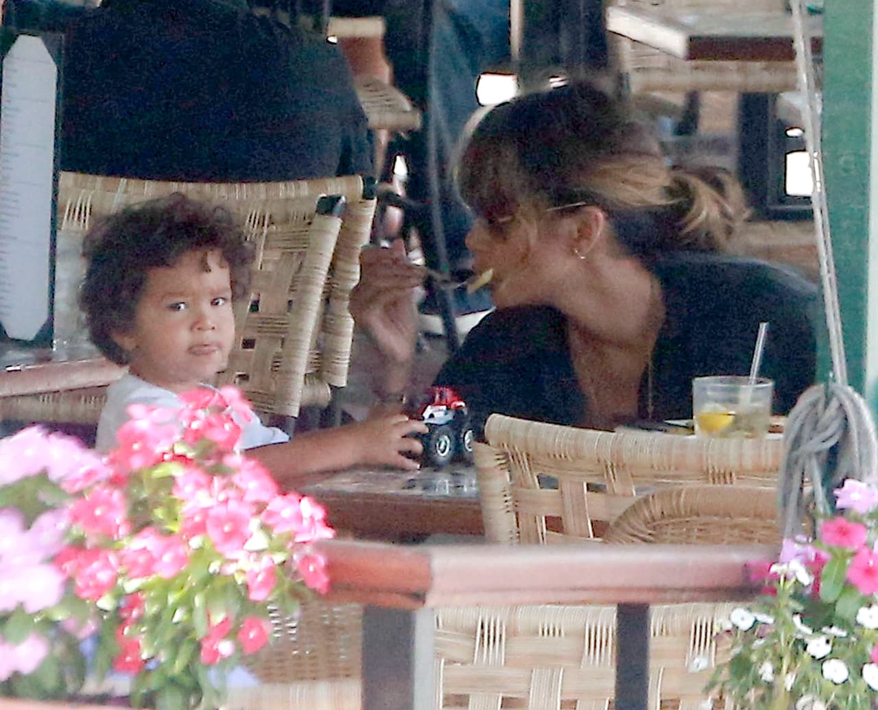 Es un 'lunch date' para la actriz y sus adorados hijos.