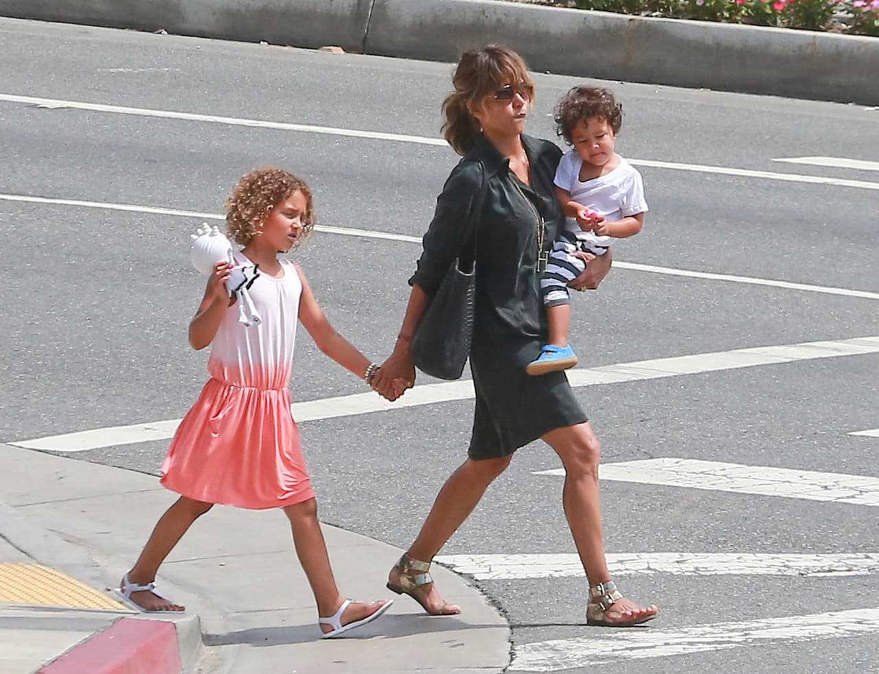 Los chismes aumentaron cuando la vieron a ella sin su argolla hace unas semanas.