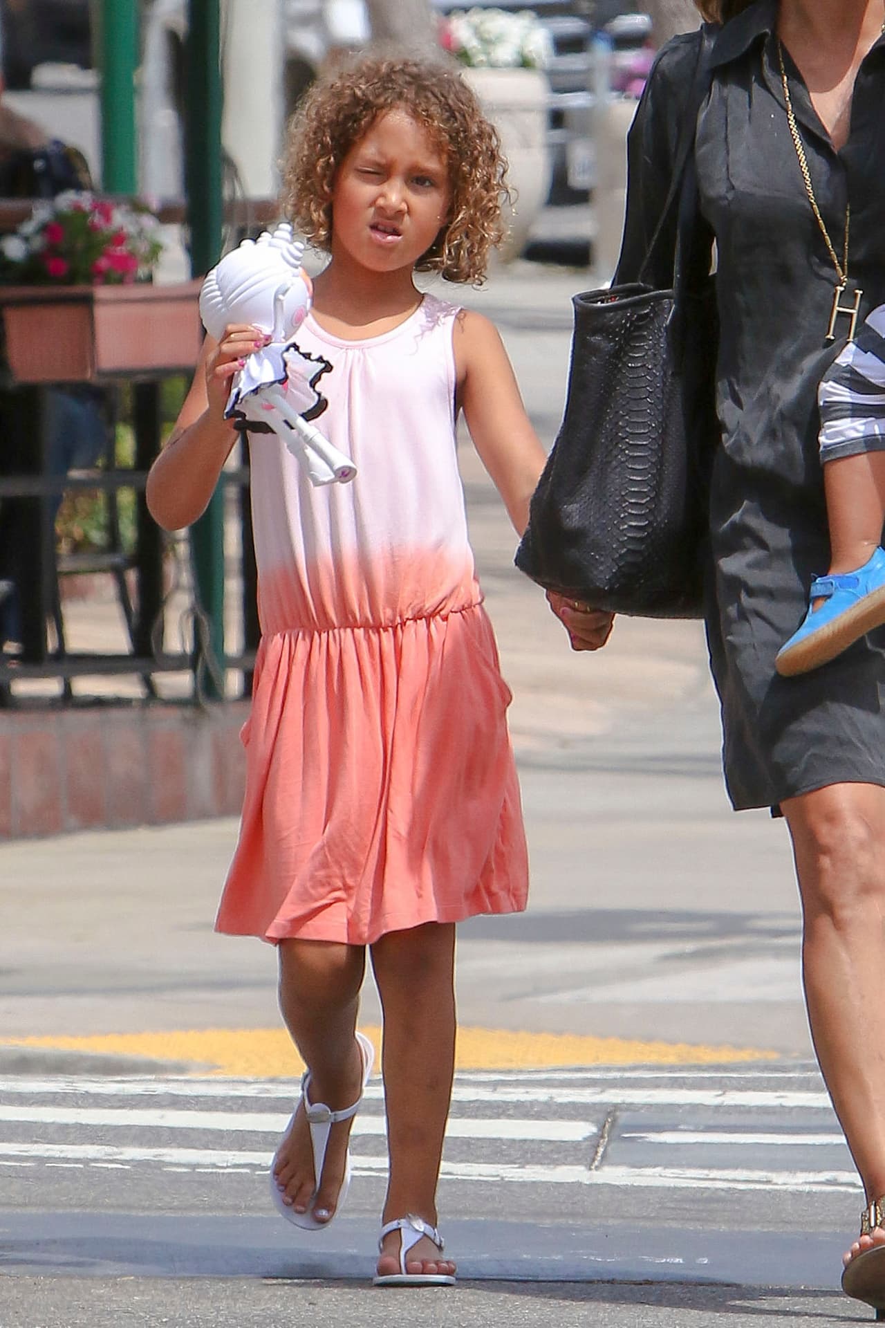 La pequeña Nahla estaba un poco tímida.