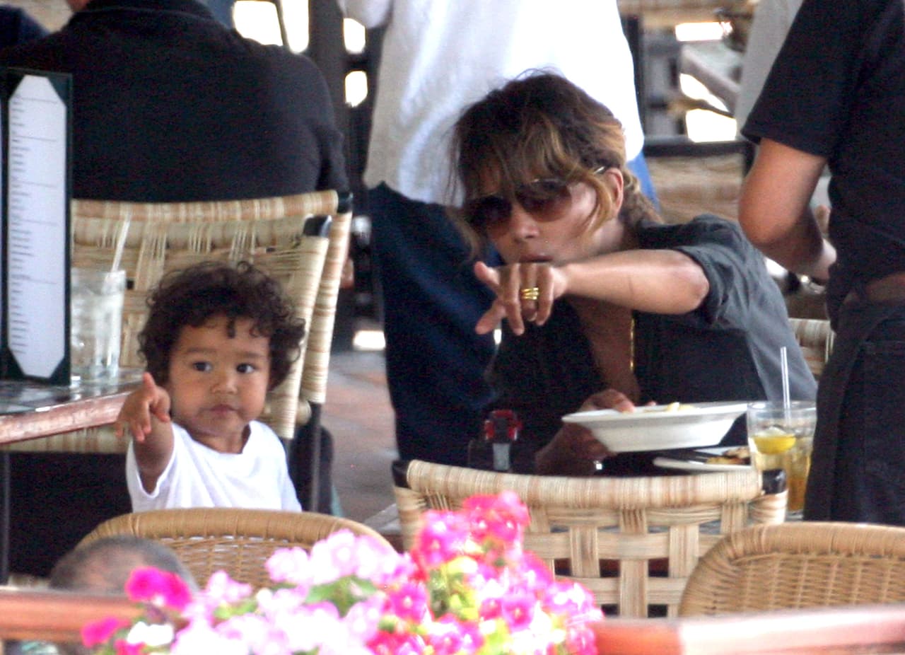 ¡Mira la linda familia de Halle Berry!